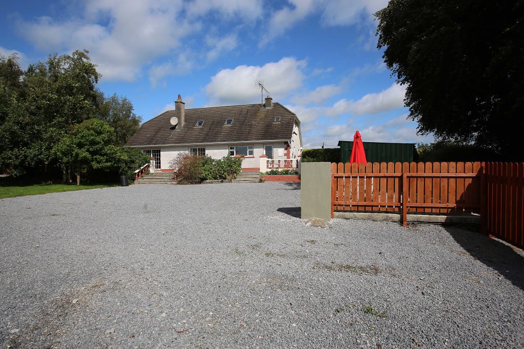 Achara House Walderstown, Athlone, Co. Westmeath Achara House Walderstown, Athlone, Co. Westmeath