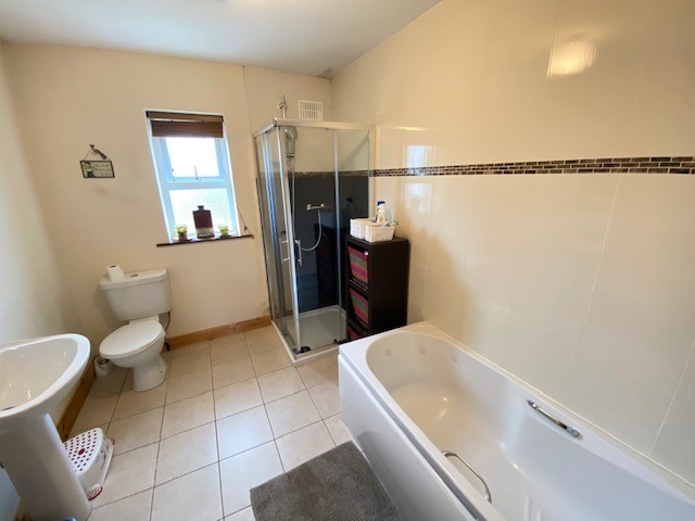 34 Greenhills Drive, Knockcroghery, Co. Roscommon 34 Greenhills Drive, Knockcroghery, Co. Roscommon