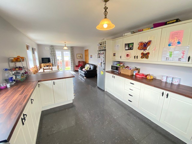 34 Greenhills Drive, Knockcroghery, Co. Roscommon 34 Greenhills Drive, Knockcroghery, Co. Roscommon