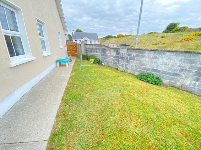 34 Greenhills Drive, Knockcroghery, Co. Roscommon 34 Greenhills Drive, Knockcroghery, Co. Roscommon